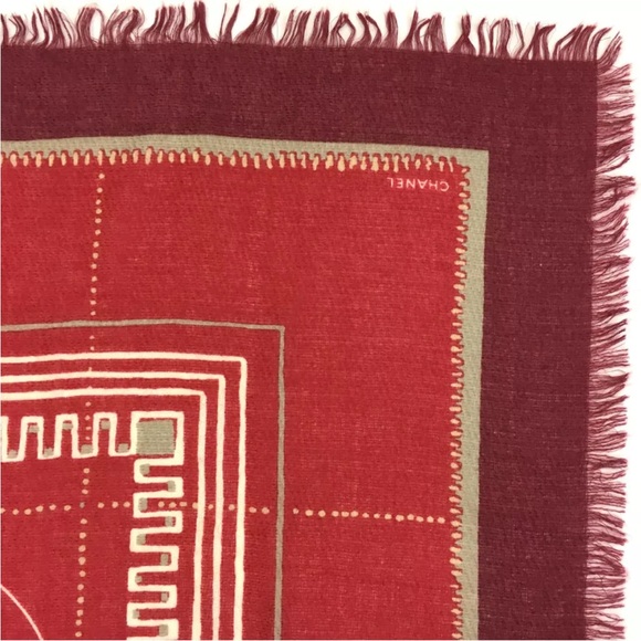 ✨🛍️ Chanel Red CC Logo Silk Blend Scarf - Picture 3 of 8